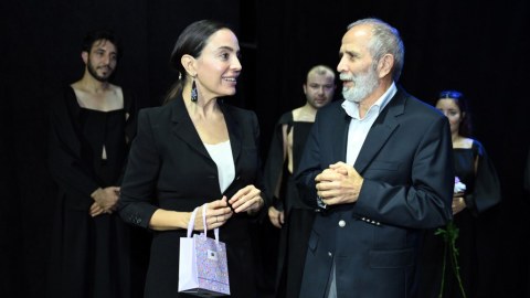 Leyla Əliyeva "Manqurt" tamaşasını izləyib - FOTO