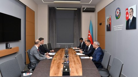 Azərbaycan və Beynəlxalq Avtomobil Nəqliyyatı İttifaqı Orta Dəhlizin inkişafını müzakirə etdi