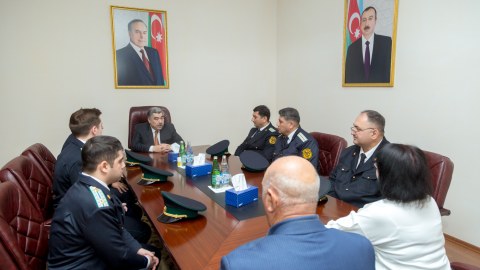 İcra başçısı ədliyyə işçiləri ilə bir arada&nbsp;