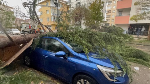 İstanbulda fırtına yaşandı - Qorxulu GÖRÜNTÜLƏR