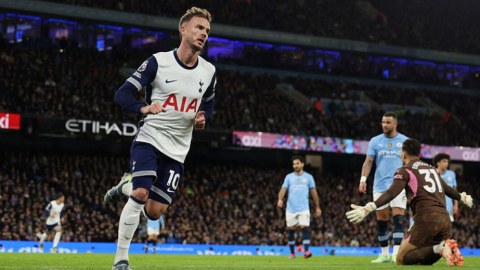 "Tottenhem" çempionu darmadağın etdi