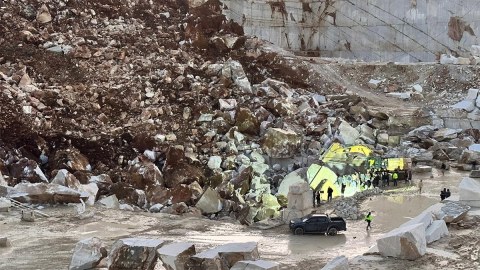 Torpaq sürüşməsi can aldı - Anbaan GÖRÜNTÜLƏR