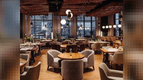 Restoranlarda tələb edilən servis haqqı qanunidir?