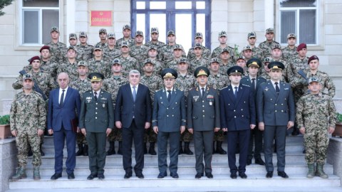 Xanlar Vəliyev Daxili Qoşunların hərbçiləri ilə görüşdü