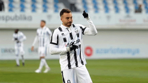 "Neftçi" onunla yollarını ayırdı