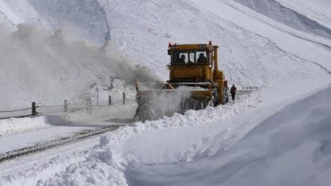 Güclü qar yağdı: Rusiyaya gedən yol BAĞLANDI