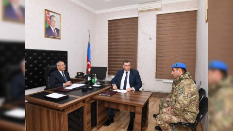 Rövşən Rzayev vətəndaşların problemini dinlədi