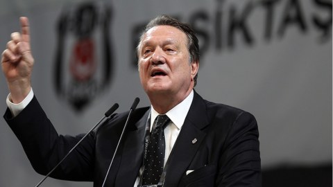 "Beşiktaş"ın prezidenti İSTEFA VERDİ