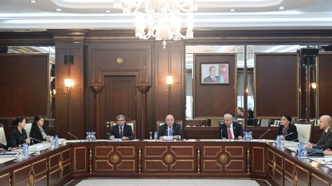 Beş məsələ parlamentin plenar iclasına tövsiyə edildi
