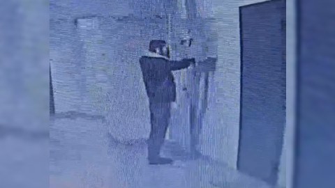 Bakıda oğurluq kameralara düşdü - ANBAAN GÖRÜNTÜLƏR
