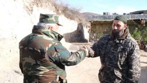 Erməni terrorçuların başçısı Azərbaycanla sərhədə gəldi - VİDEO