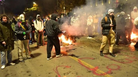 10 polis yaralandı, 107 nəfər tutuldu - Tbilisidən son GÖRÜNTÜLƏR