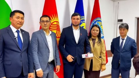 Diaspor nümayəndəsi Qırğızıstanda deputat seçildi - FOTO
