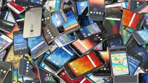 6300 manatlıq mobil telefonlar OĞURLANDI