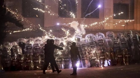 Gürcüstanda etirazlar yenidən başladı - Tbilisidən son GÖRÜNTÜLƏR
