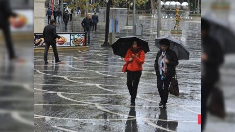 Bakıda leysan yağış, rayonlarda qar yağacaq - Günün havası