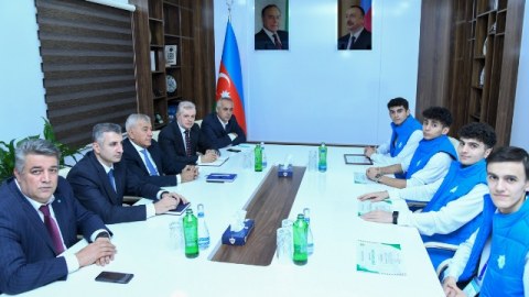 Rektor beynəlxalq olimpiadanın qalibləri ilə görüşüb - FOTOLAR