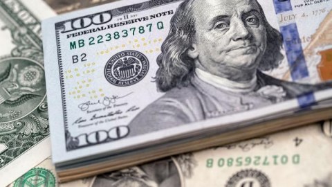Dollarla kredit alanların sayı 16.6%-ə qədər azalıb
