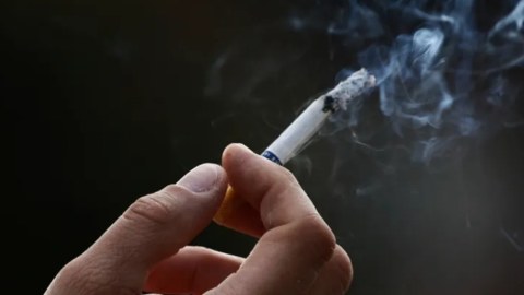 Səhiyyə nazirləri açıq havada siqaret çəkməyin qadağan olunmasını təklif etdilər