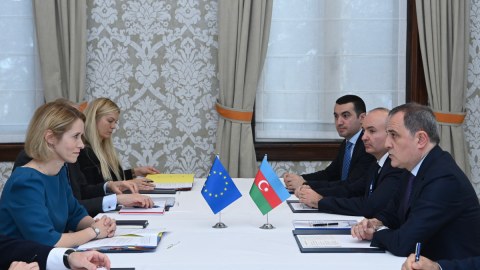 Ceyhun Bayramov Aİ rəsmisi ilə görüş keçirdi