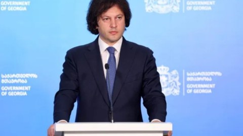 Gürcüstan müxalifəti debatdan YAYINDI