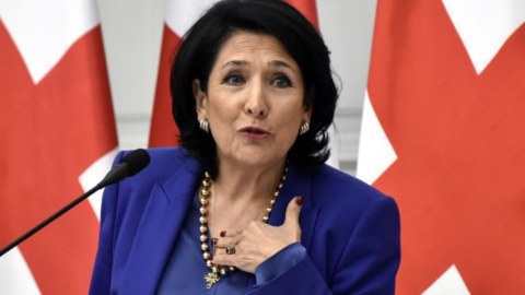 Gürcüstan Prezidenti sanksiyalara görə Zelenskiyə təşəkkür etdi