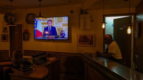 Fransa xaosa sürüklənir: Makron istefa verəcək?