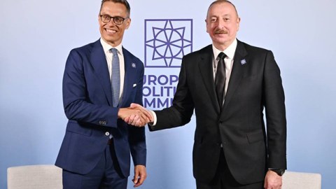 Prezident həmkarını təbrik etdi