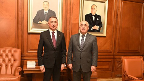 Baş nazir Türkiyə parlamentinin komitə sədri ilə görüşdü