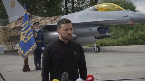 Ukrayna Danimarkadan F-16 qırıcılarını alıb -  Zelenski