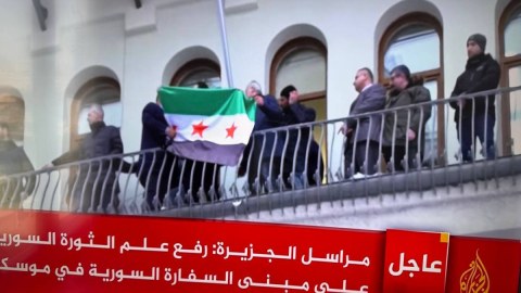 Suriya səfirliyində müxalifətin bayrağı qaldırıldı