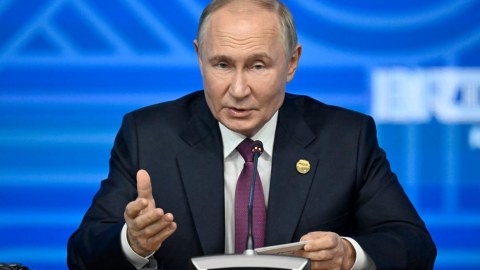 Putin 92 hərbçiyə GENERAL rütbəsi verdi