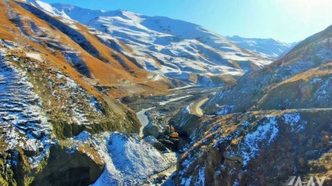 Quba-Xınalıq yolunda köpü inşa olunur - FOTO