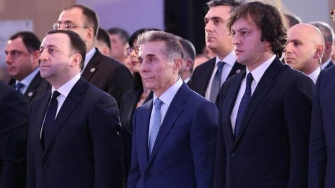 Gürcüstan parlamenti 8 yüksək vəzifəlinin mandatını ləğv etdi - SİYAHI