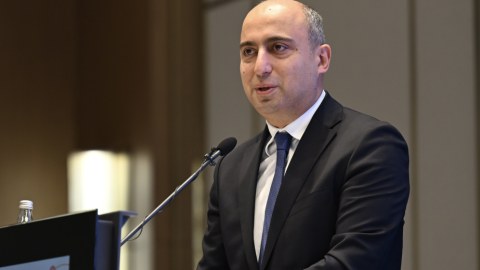 Ali təhsildə qısa müddətdə radikal dəyişikliklər gözləmək real deyil&nbsp;