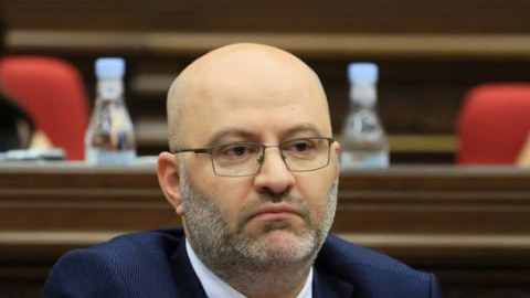 Ermənistanda daha bir qalmaqallı İSTEFA