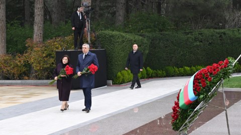 Dövlət və hökumət rəsmiləri Fəxri xiyabanda - FOTO