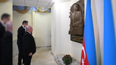 Əli Əsədov Moskvada Heydər Əliyevin xatirəsini yad edib - FOTO