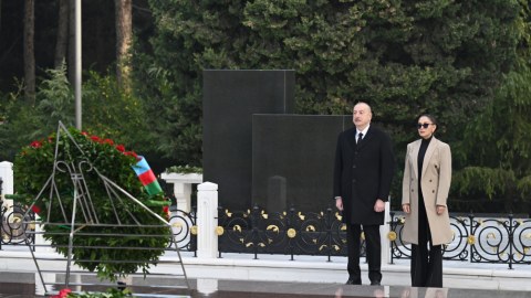 Prezident və xanımı&nbsp;Heydər Əliyevin məzarını ziyarət etdilər