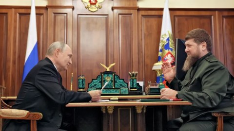 Putin Kadırova orden təqdim etdi