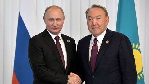 Putin Nazarbayevlə görüşdü