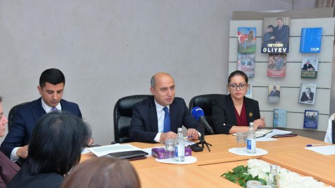 Nazir məktəb direktorlarına tapşırıqlar verdi