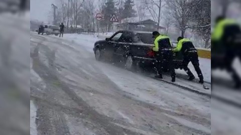 Bakı-Şamaxı yolu buz bağladı - maşınların hərəkəti iflic oldu