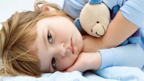 Valideynlər gec yatır, uşaqlar da onlara baxır - Pediatrdan ETİRAZ