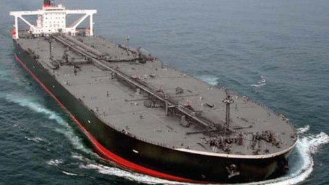 Kerç boğazında tanker BATIR