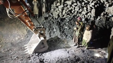 Mədən uçqunu: 35 fəhlə uçqun altında qaldı 