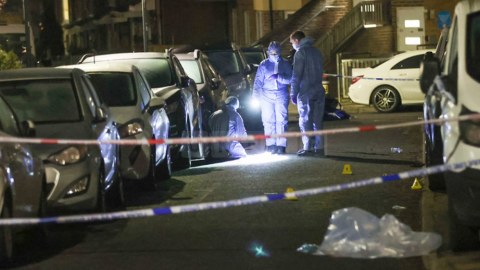 Londonda silahlı İNSİDENT: Bir ölü, iki yaralı var