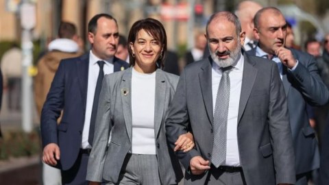 Paşinyan arvadı ilə rəsmi evli deyilmiş