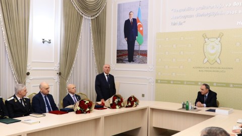 Azərbaycanda prokuror təqaüdə GÖNDƏRİLDİ