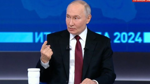 “Trampla 4 ildir danışmıram” - Putin